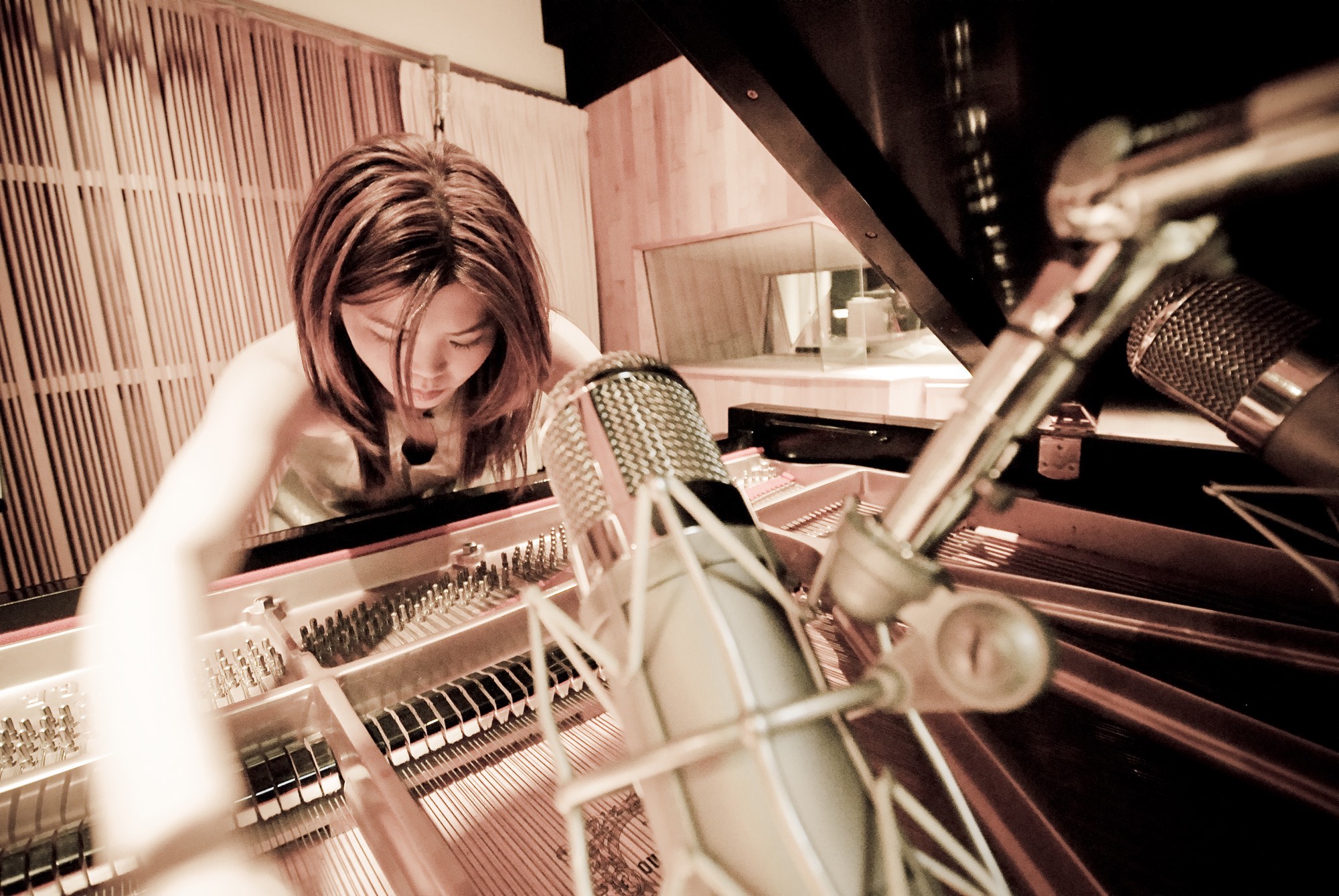 Lyrics, Gestures and Games: Performance with Motoko Honda